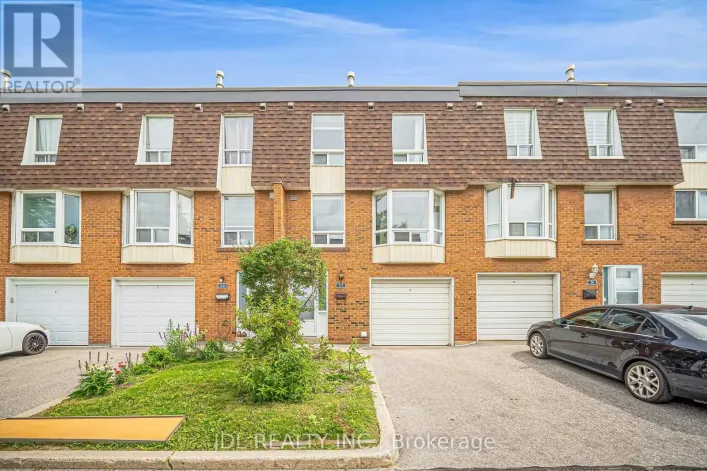Row / Townhouse for sale: 33 - 100 BRIDLETOWNE CIRCLE, Toronto