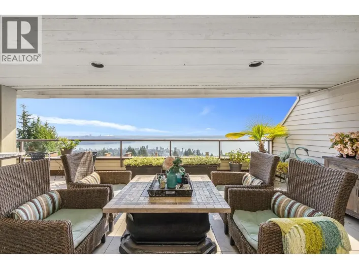 33 2250 FOLKESTONE WAY, West Vancouver