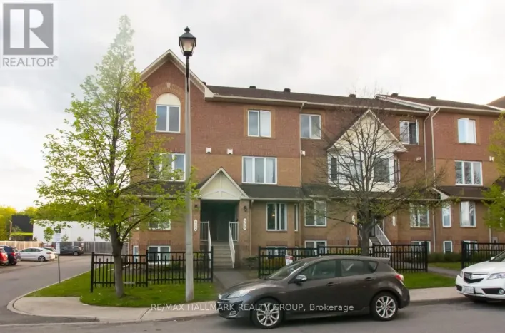 33 - 330 CRESTHAVEN DRIVE, Ottawa