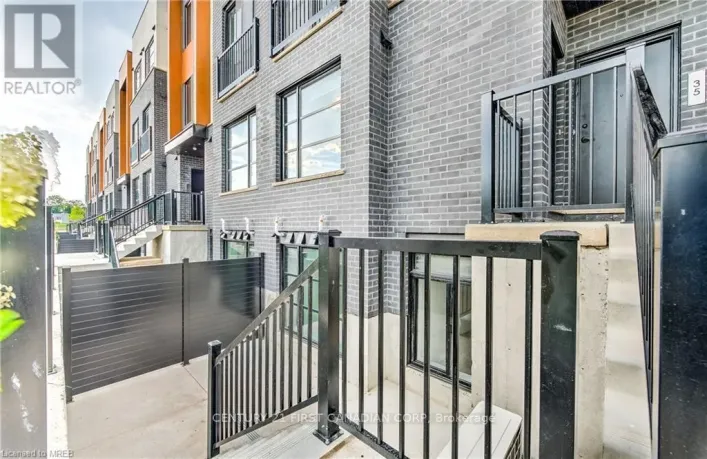 33 - 3900 SAVOY STREET, London South