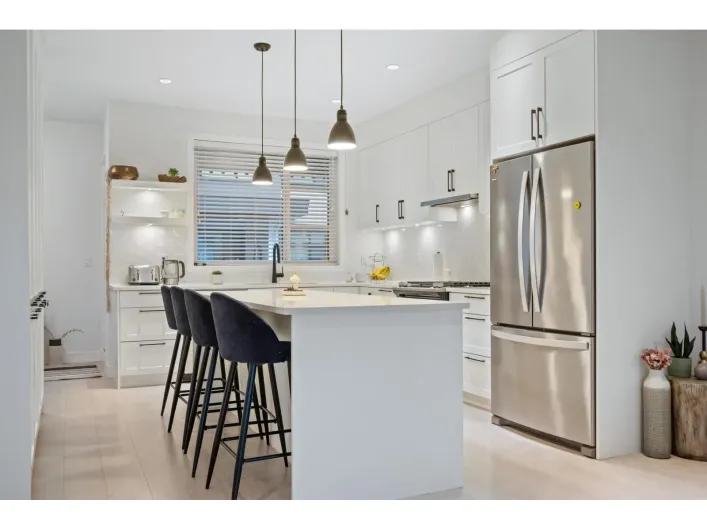 33 7127 193A STREET, Surrey