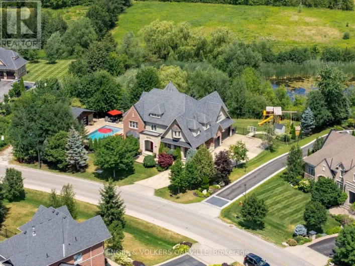 33 BARRACLOUGH BOULEVARD, Halton Hills