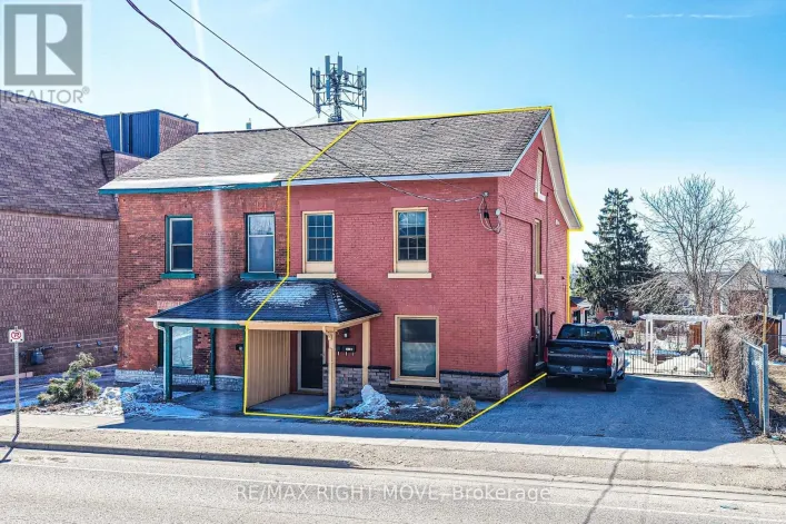 33 COLDWATER ROAD W, Orillia