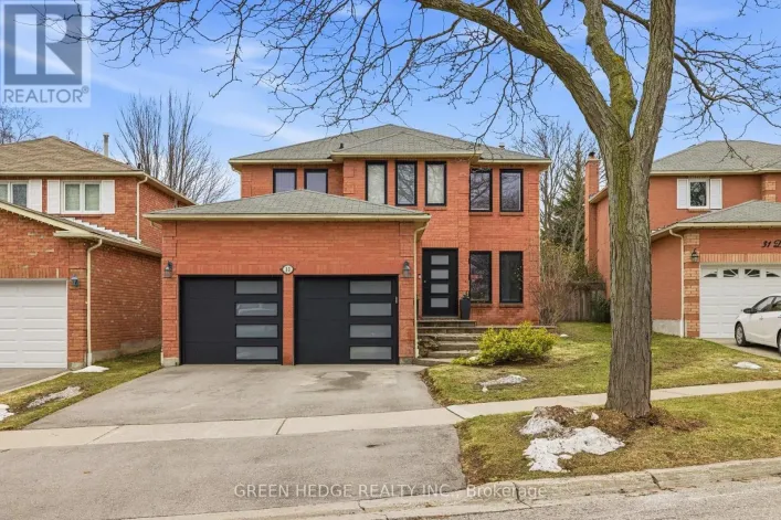33 DAGWELL CRESCENT, Ajax