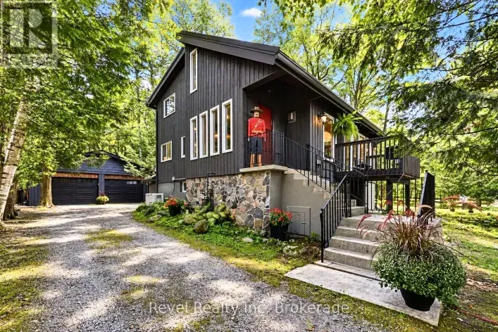 House for sale: 33 GREENWOOD DRIVE, Tiny