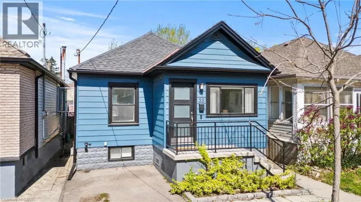 33 HUXLEY Avenue N, Hamilton