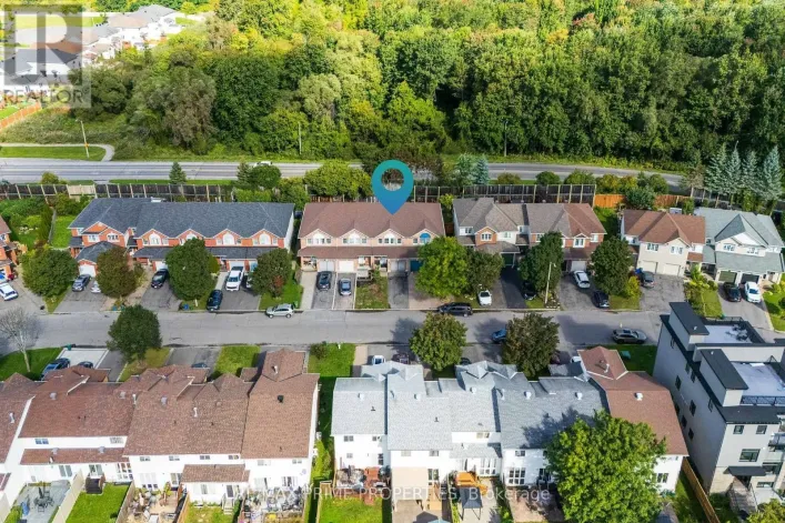 33 INVERKIP AVENUE, Ottawa