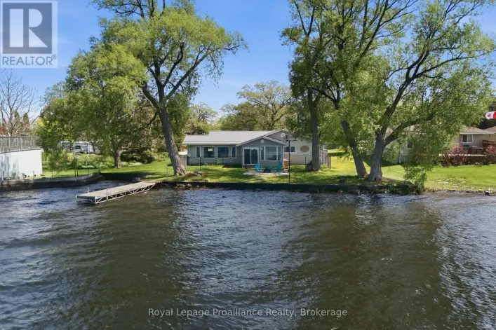 33 PEATS POINT LANE, Prince Edward County