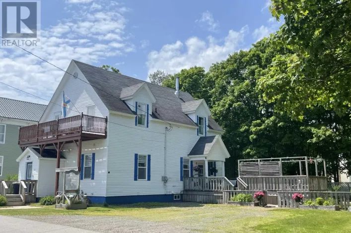 33 Pleasant Street, Parrsboro