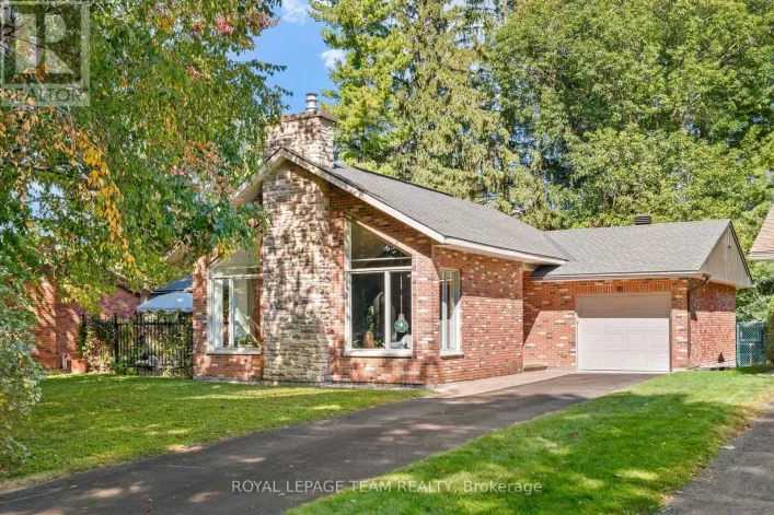 33 RUTHERFORD CRESCENT, Ottawa