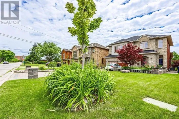 33 ST ANDREWS BOULEVARD  - LOWER UNIT, Toronto