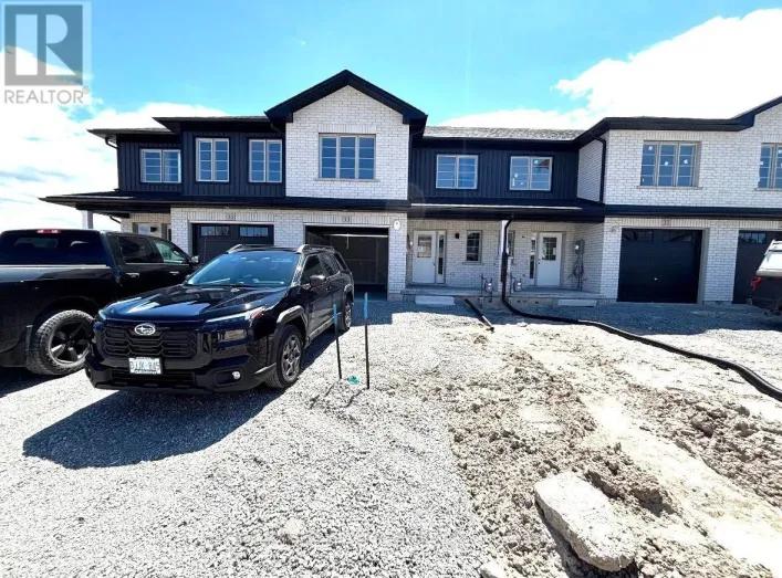 33 STRATH CRESCENT, Springwater
