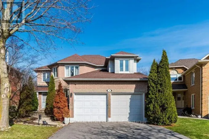 33 STRATHROY CRESCENT, Hamilton