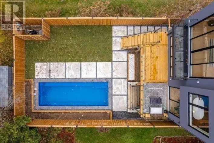 33 TWELFTH STREET, Toronto