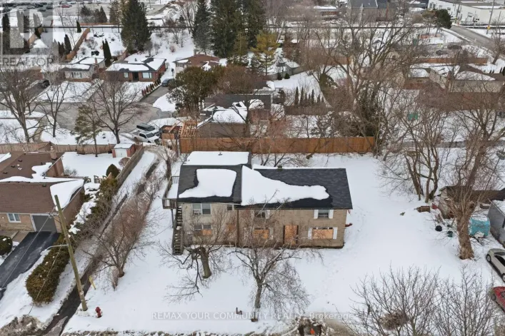 33 WALTON DRIVE, Aurora