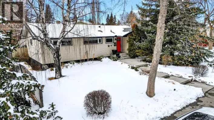 33 Warwick Drive SW, Calgary