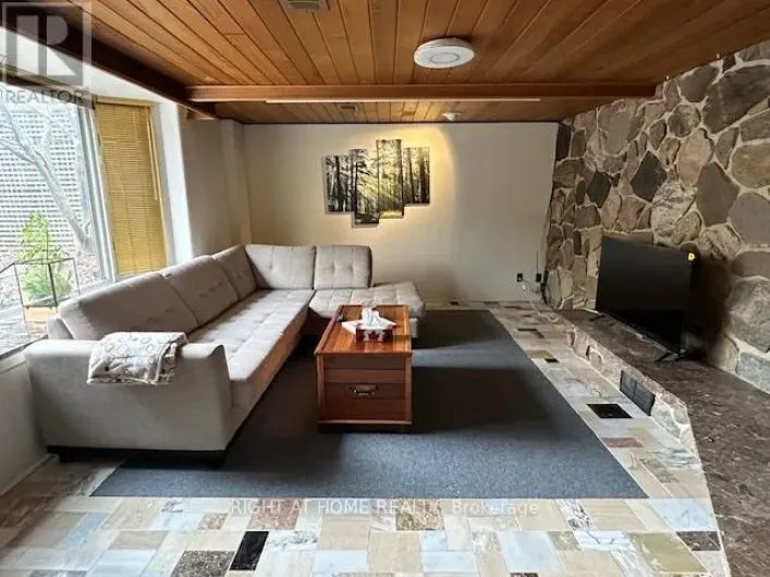 33 WYCLIFFE CRESCENT, Toronto