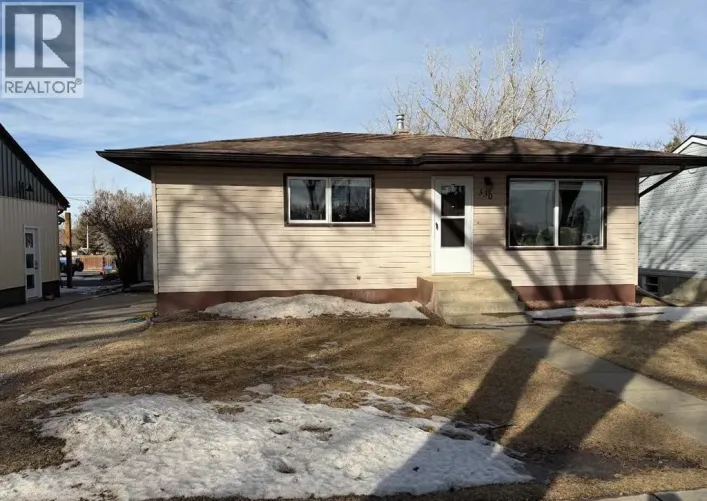 330 3 Avenue E, Bow Island