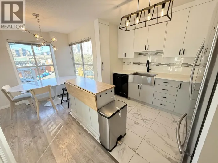 330 528 ROCHESTER AVENUE, Coquitlam