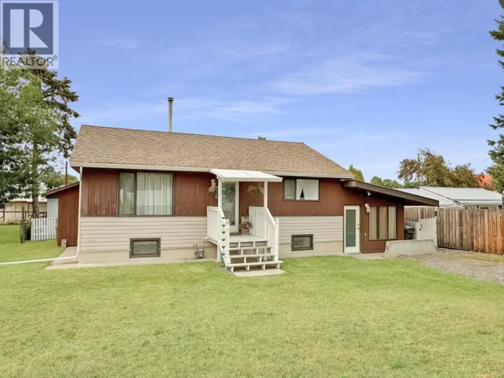 330 CEDAR AVENUE, 100 Mile House