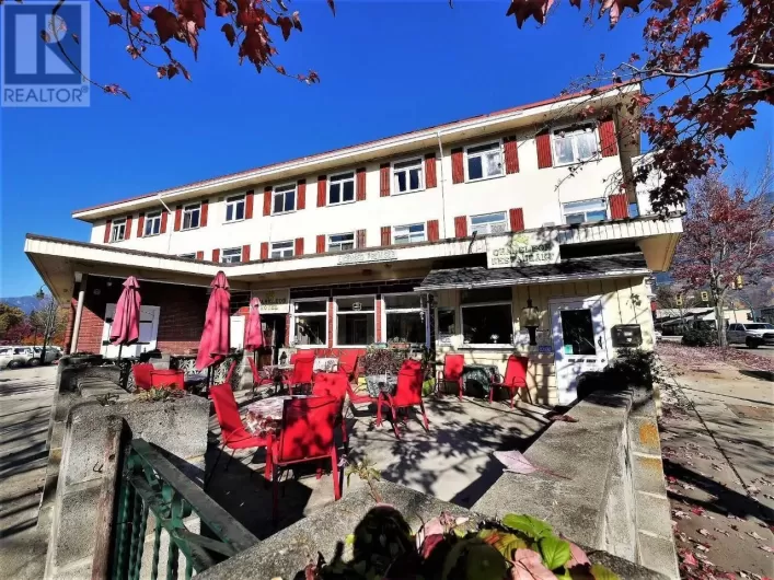 330 COLUMBIA Avenue, Castlegar