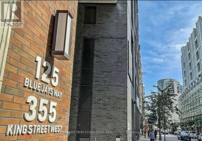 3303 - 125 BLUE JAYS WAY, Toronto
