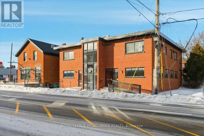 331 & 333 PICTON MAIN STREET, Prince Edward County