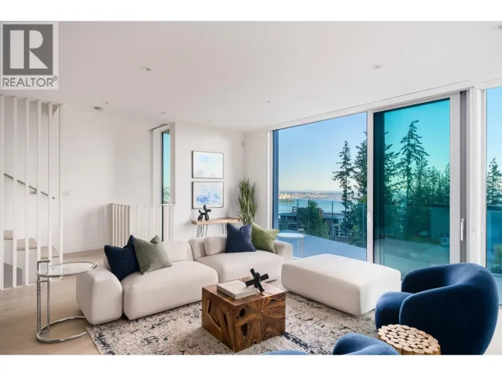 3317 CHIPPENDALE ROAD, West Vancouver