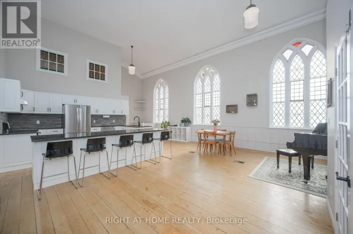 3318 DUNDAS STREET, Burlington