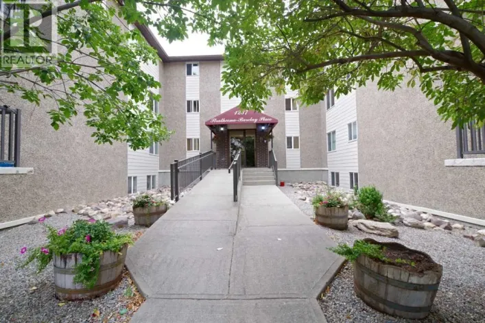 332, 1237 4 Avenue S, Lethbridge