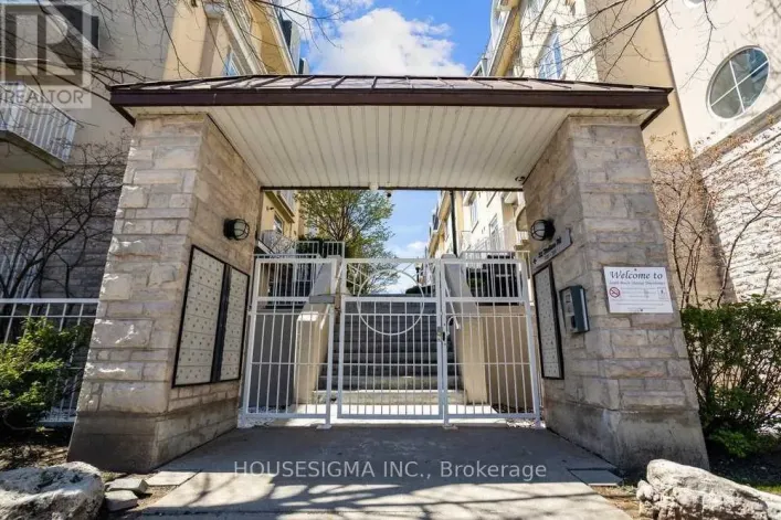 332 - 32 STADIUM ROAD, Toronto