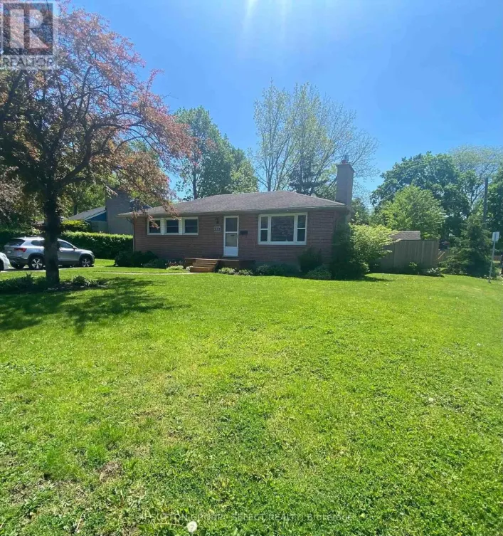 332 RIDGEWOOD CRESCENT, London South