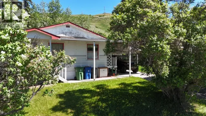 332 Third Street W, Cochrane