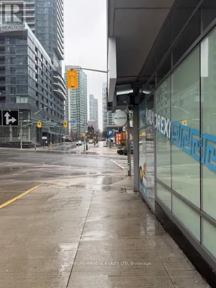 333 BREMNER BOULEVARD, Toronto