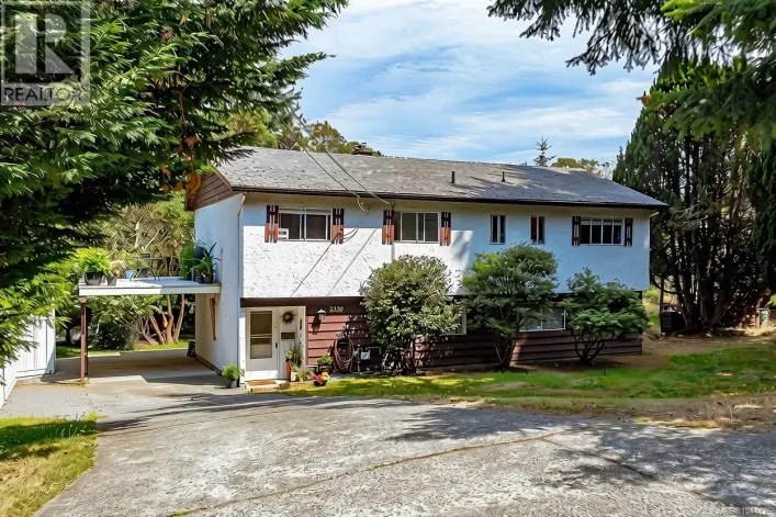 3330 Ravenwood Rd, Colwood