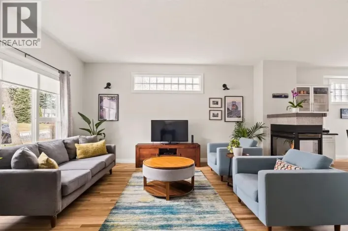 3332 43 Street SW, Calgary