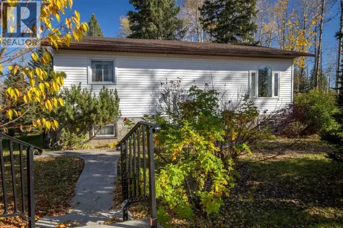 33449 Highway 584, Rural Mountain View County