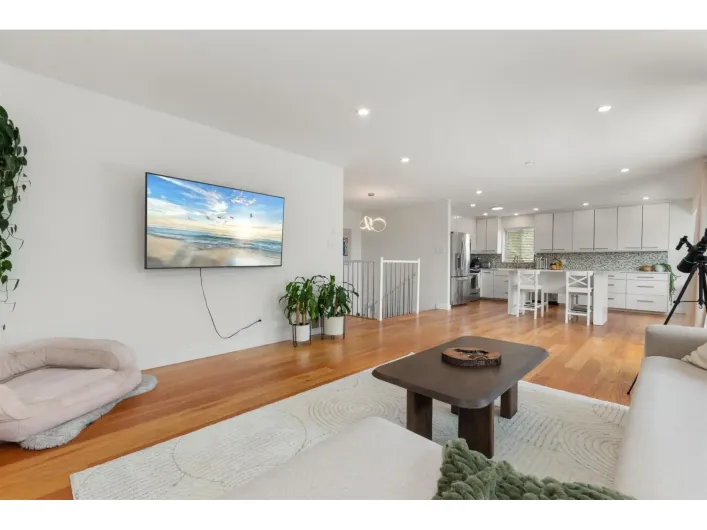 33483 BLUEBERRY DRIVE, Mission