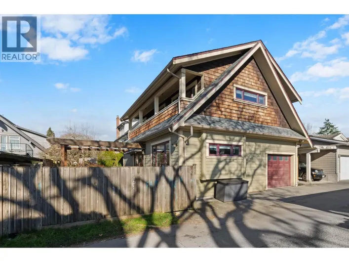 335 E 8TH STREET, North Vancouver