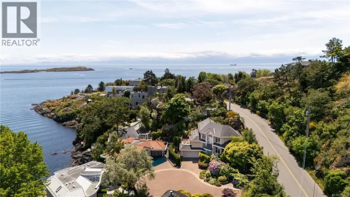 335 King George Terr, Oak Bay