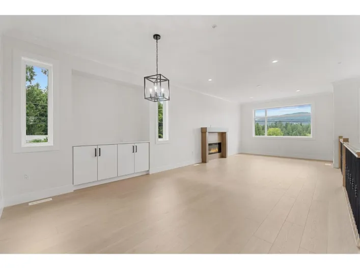 33664 DEWDNEY TRUNK ROAD, Mission