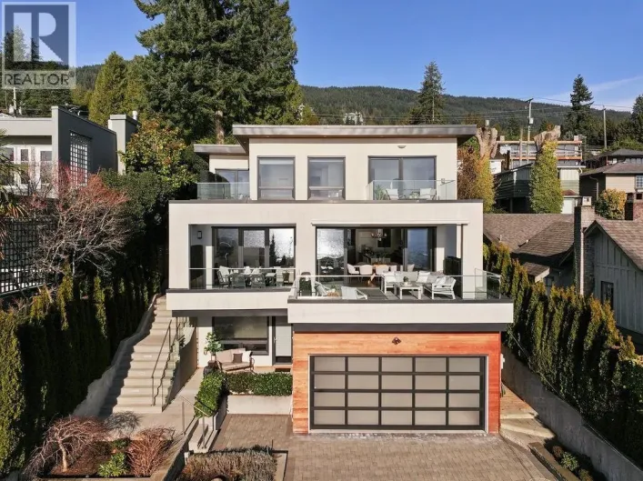 3373 RADCLIFFE AVENUE, West Vancouver