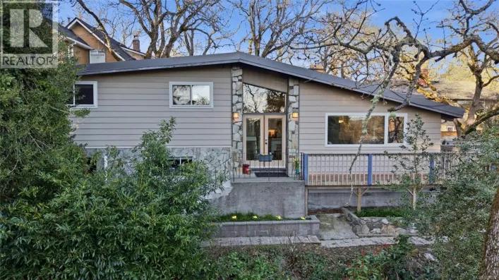 3379 Connorton Lane, Saanich