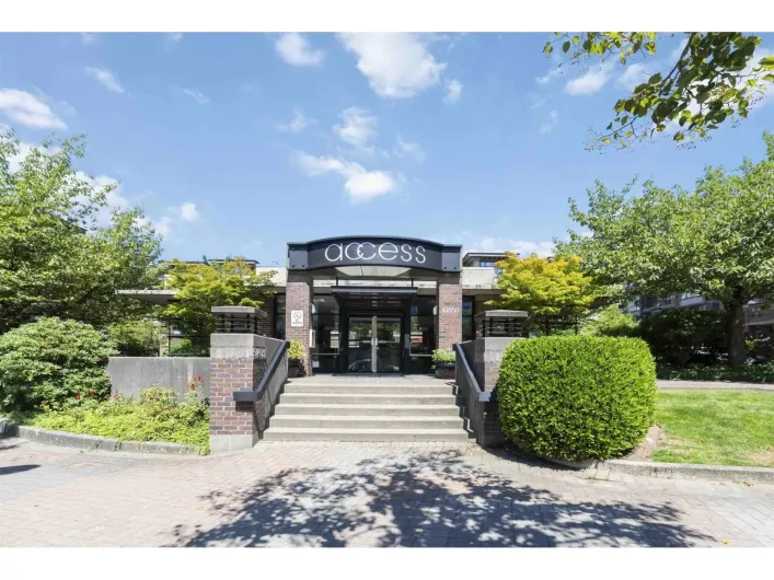 338 10838 CITY PARKWAY, Surrey