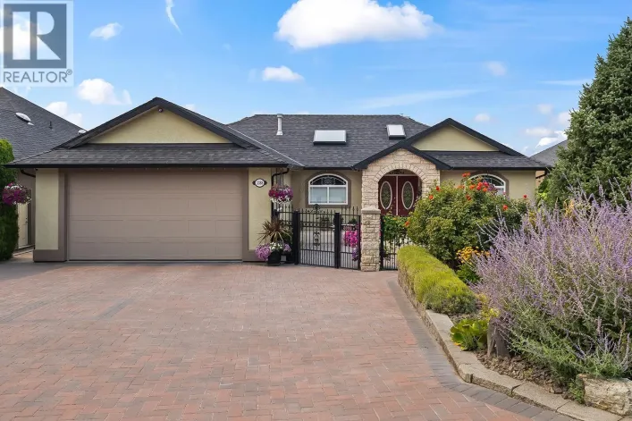 House for sale: 3388 Ridge Boulevard, West Kelowna