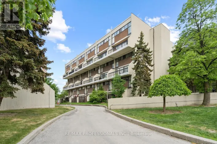 339 - 2 VALHALLA INN ROAD, Toronto