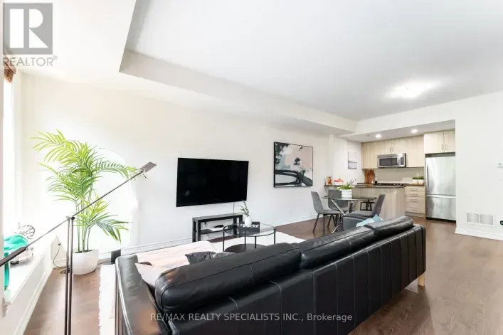 Row / Townhouse for sale: 34 - 120 TWENTY FOURTH STREET, Toronto