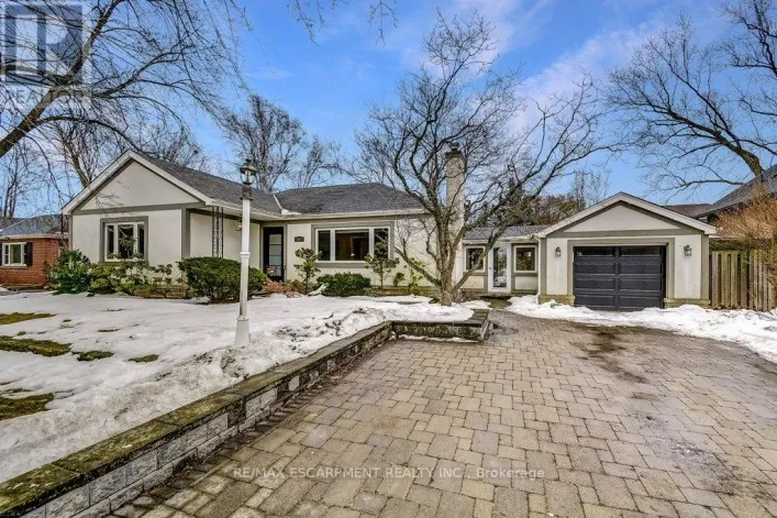 34 OAKLEY COURT, Hamilton