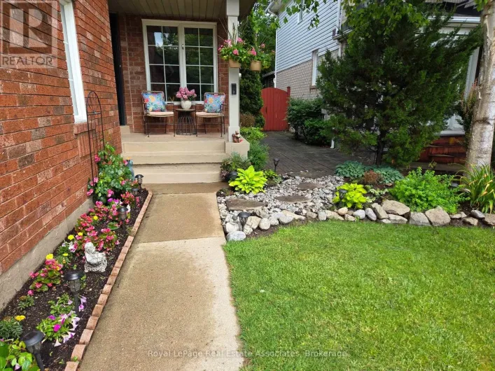 34 STANDISH STREET, Halton Hills