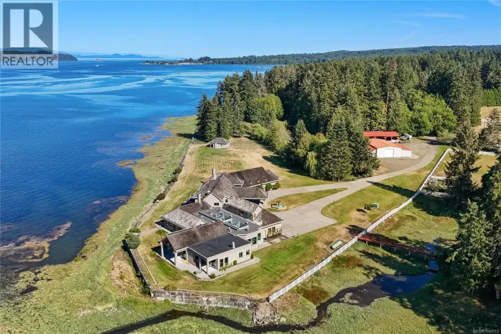 House for sale: 340 Berray Rd, Fanny Bay